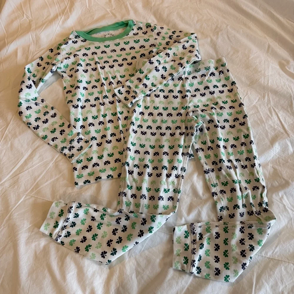 Primary Kids St. Patrick’s Pajama Set  Clover Shamrock Design Size 8-9 Years